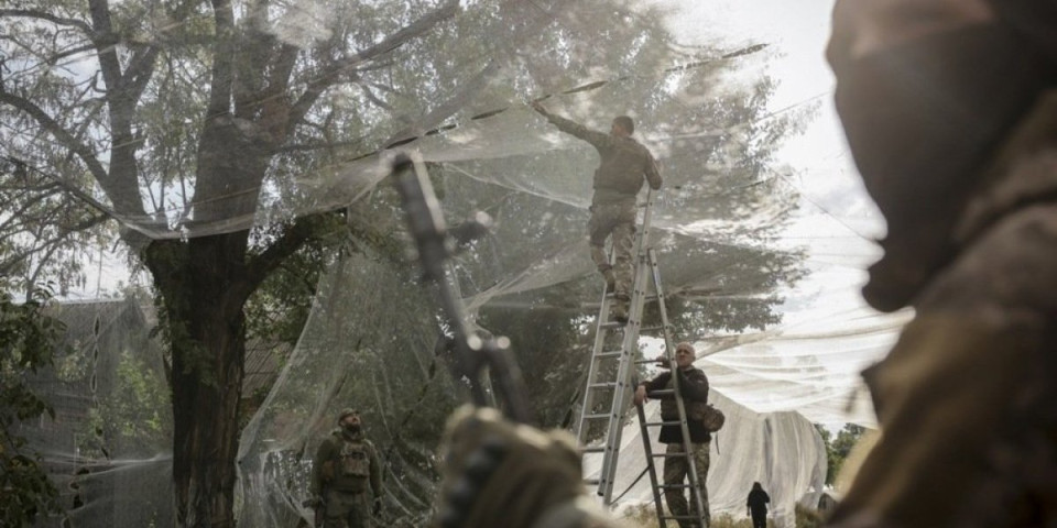 Horor jezivih razmera: Šta ovo Ukrajinci rade sa telima svojih saboraca?! Rusi zatekli stravičan prizor