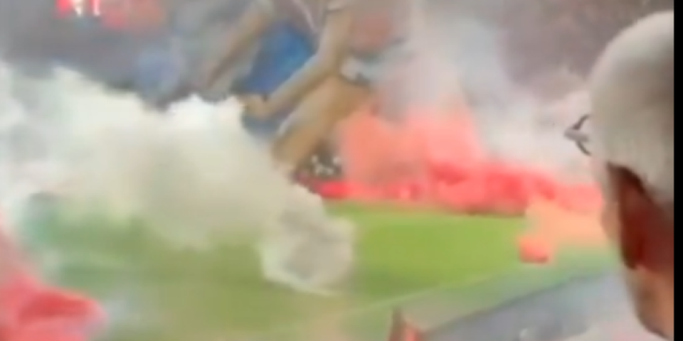 Jezivi snimci - Policija u Izraelu tuče navijače i gazi decu konjima (VIDEO)