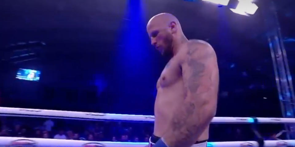 Monstruuum - Zastrašujućim udarcima unakazio Engleza od batina (VIDEO)