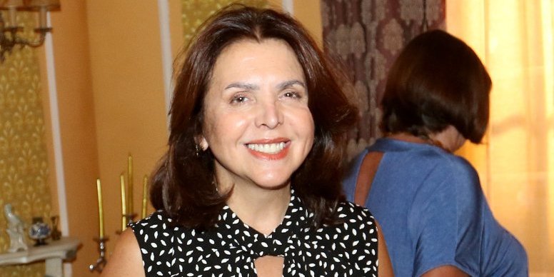 Pogledajte Daru Džokić za skupštinskom govornicom: Glumica očarala u "Crnoj svadbi" (FOTO)