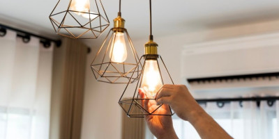 Ako želiš da smanjiš račun za struju bez odricanja i komplikacija, rešenje su pametni uređaji koji sami štede energiju dok ti živiš potpuno normalno.