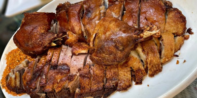 Ovaj jednostavan recept za svinjsko pečenje iz rerne zahteva minimalno vremena i truda.