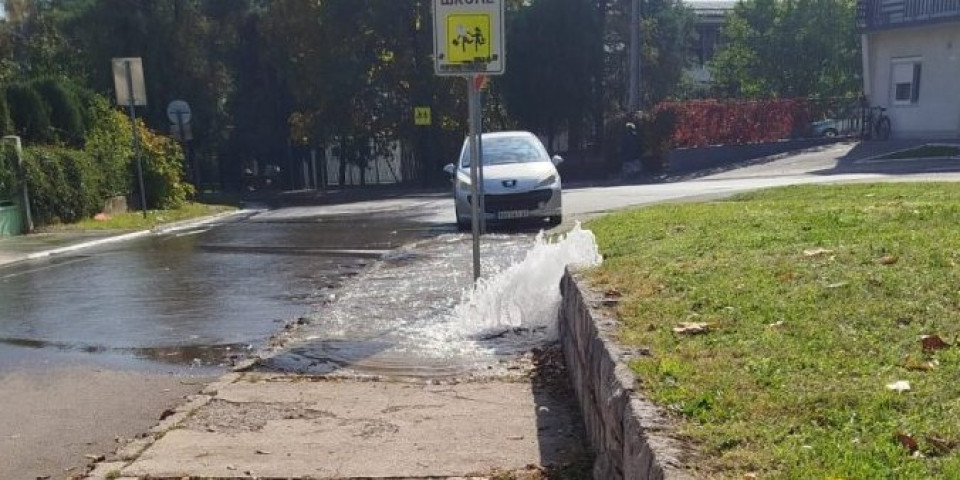 Havarija u Valjevu: Celo naslje bez vode - šiklja na sve strane