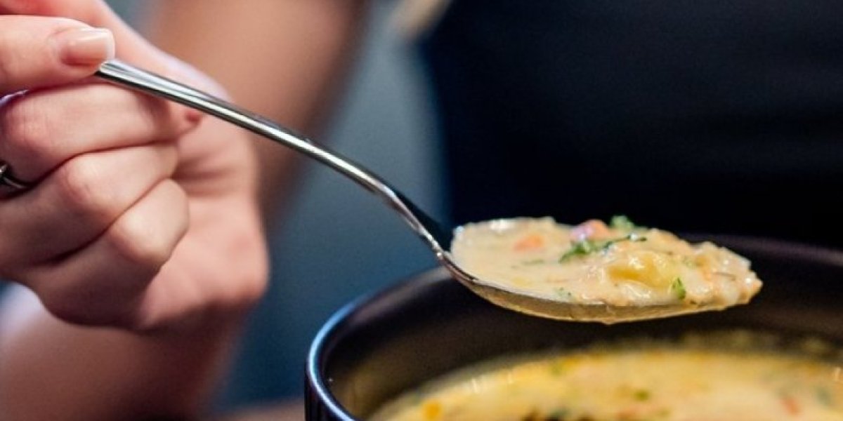 Prava dama nikada ne duva u tanjir: Influenserka otkriva kako da se ne izblamiramo u restoranu