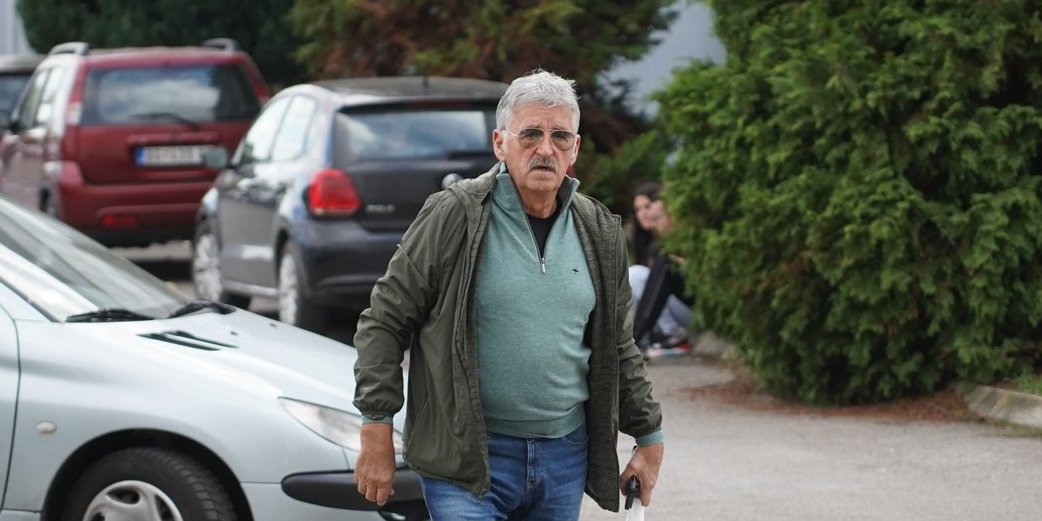 Doneo rakiju i slatkiše - Bosanac časti što će postati deda (FOTO)