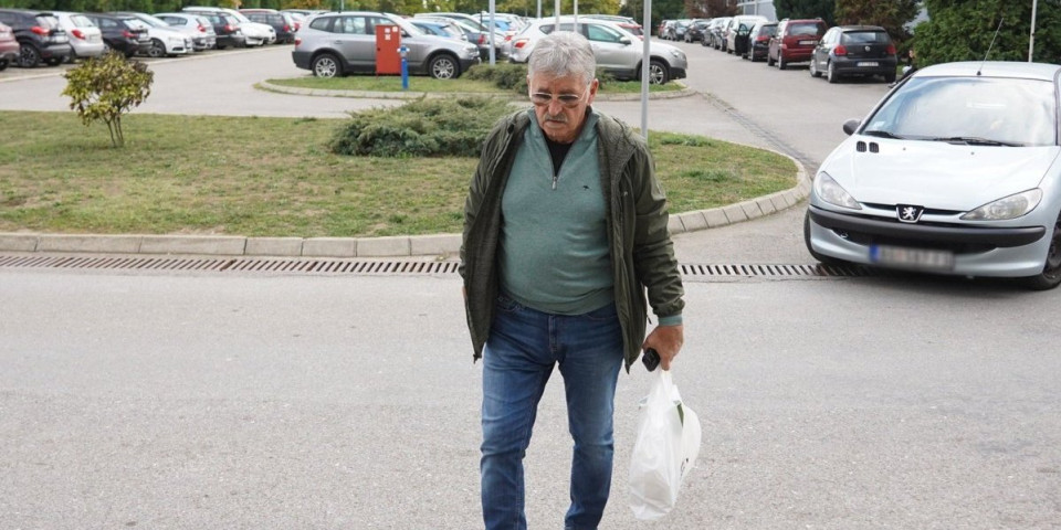 Bosanac jedva hoda - Ima problem sa kičmom: "Polomljen sam" (VIDEO)