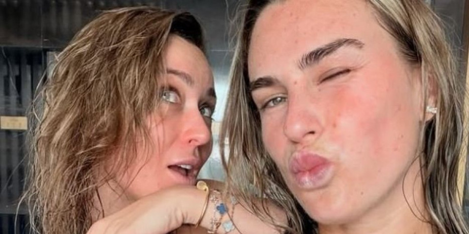 Ljudi, kolike su joj! Sabalenka ne staje, a ni Badosa! Dekolte grmi, sevaju tange: Polugole ispred ogledala?!