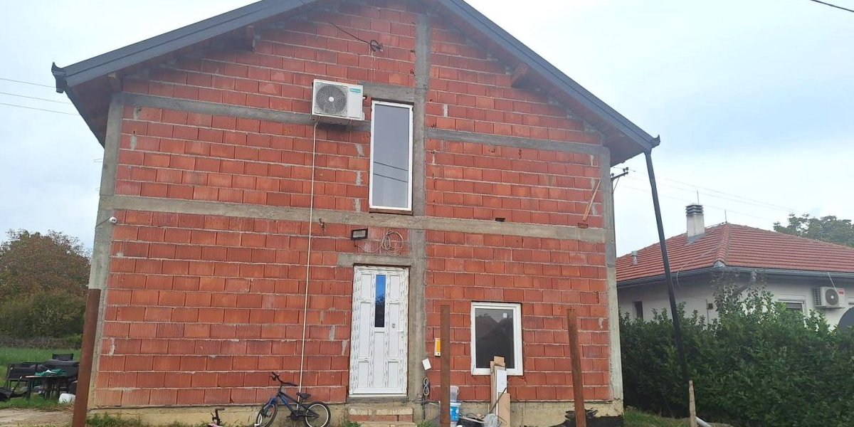 Kuća u kojoj je napadnuta žena u Obrenovcu