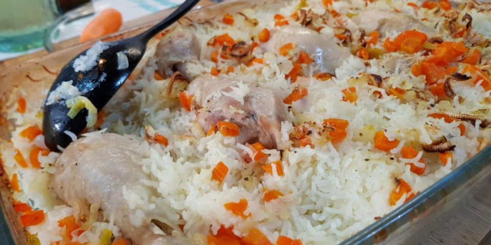 Bakin pilav prste da poližeš: Prepoznatljiv ukus i zlatna korica koja se puši u tepsiji