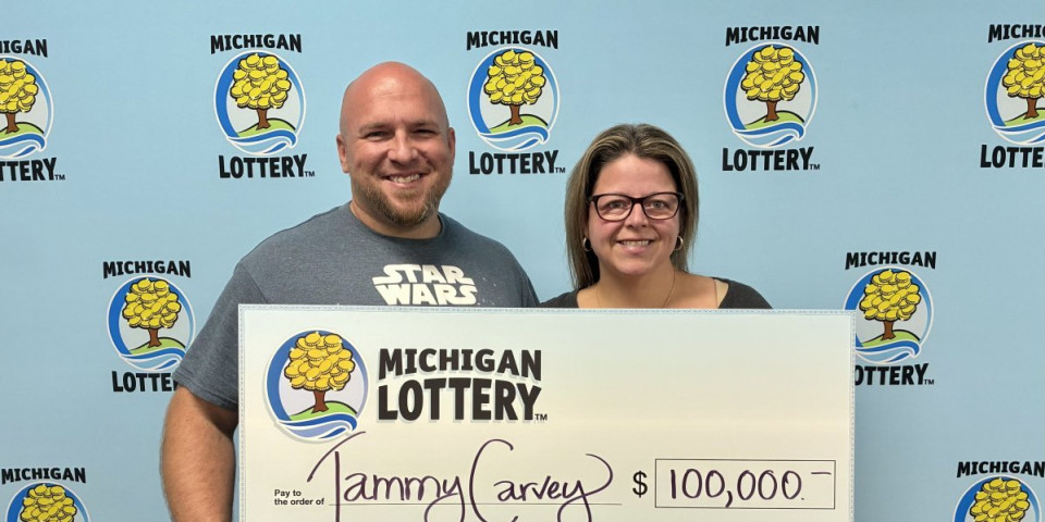 Neverovatno: Žena pitala veštačku inteligenciju da joj izabere loto brojeve - Kada su krenuli da izvlače usledio je ŠOK