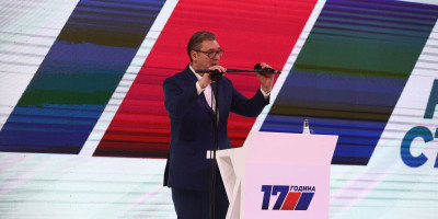 Predsednik Republike Srbije Aleksandar Vučić je tokom skupa u Zrenjaninu, povodom 17 godina od osnivanja Srpske napredne stranke, najavio izbore 2026. godine.
