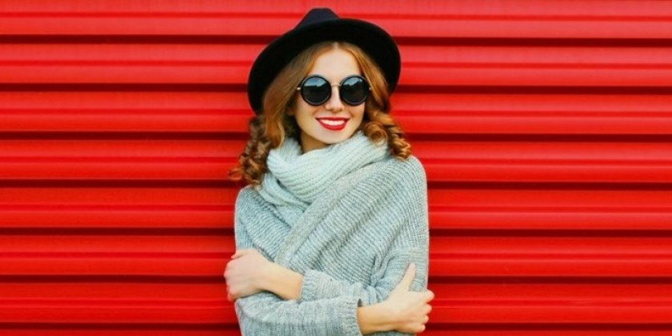 Džemper koji je hit sezone: 1 boja dominira ove jeseni - morate je imati u ormaru (VIDEO)