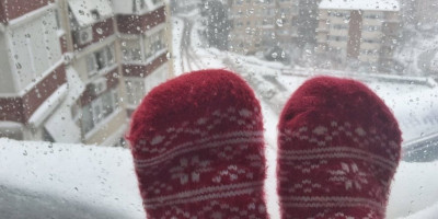 Kada zimi temperature padnu ispod nule, mnogi se bore sa ledenim stopalima. Ipak, postoji rešenje koje oduševljava sve, termo čarape koje zadržavaju toplotu.