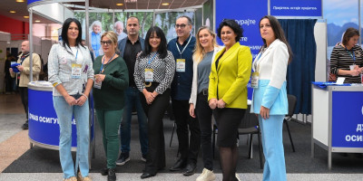 Životno osiguranje nije samo zaštita, već i prilika da se i u penziji živi kvalitetno i bez briga,  izjavila je Nikoleta Šubert, direktorka Direkcije za prodaju životnih osiguranja Kompanije „Dunav osiguranje“, na Sajmu penzionera u Novom Sadu koji se ove godine održava pod sloganom "Za bezbrižnu starost".