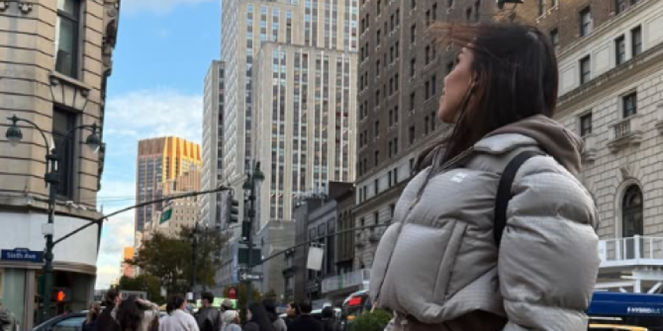 Posetila ćerku koja radi za Trampa: Pevačica se baškari u Njujorku, luksuz na sve strane