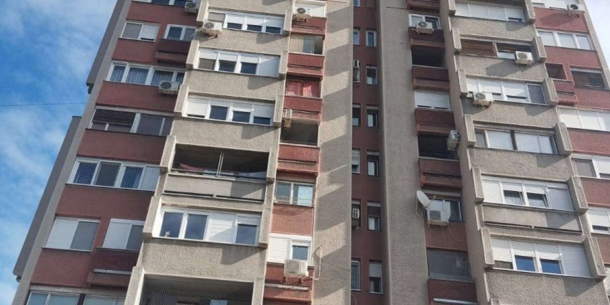 Zgrada sa koje je devojka pala u Novom Sadu