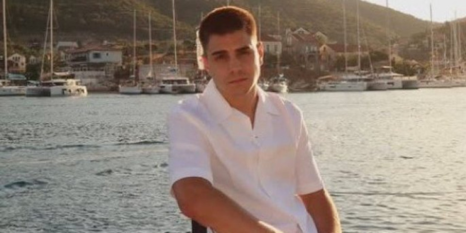 Verio se Uroš Ristić Mali iz "Sablje": Zaprosio devojku na jahti (FOTO)