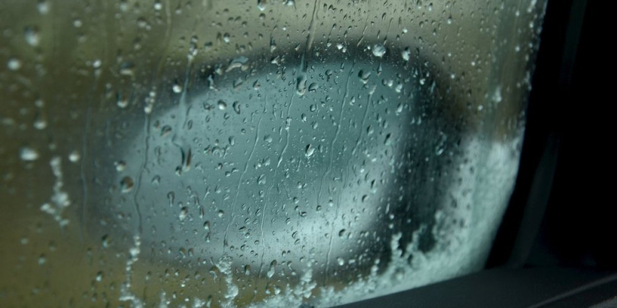 Trik koji odmagljuje stakla za samo 10 sekundi: Mnogi vozači prave jednu grešku, evo kako da je izbegnete