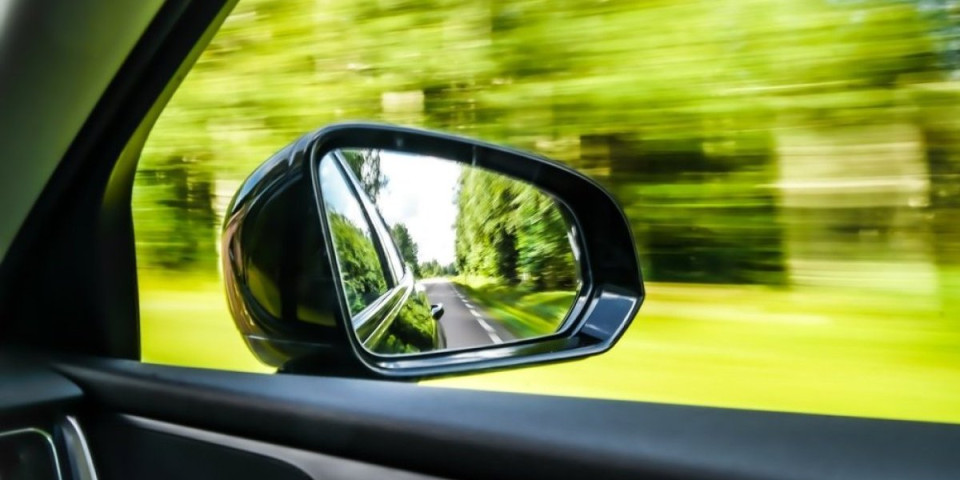 Ovu stvar u automobilu svi pogrešno koristimo: Evo čemu zapravo služi (VIDEO)