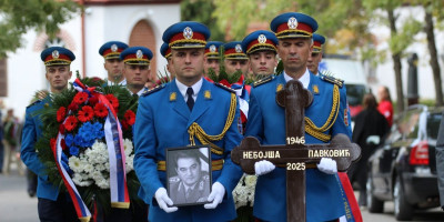 Nekadašnji komandant Treće armije Vojske Jugoslavije i načelnik Generalštaba general Nebojša Pavković sahranjen je juče u Aleji zaslužnih građana na Novom groblju.