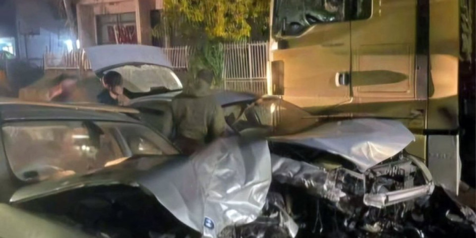 Automobili smrskani kao limenke: Teška saobraćajna nesreća kod Kruševca (VIDEO)