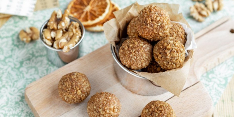 Domaće Marlenka kuglice sa medom i orasima - Tope se u ustima