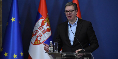 Predsednik Srbije Aleksandar Vučić govorio je za medije danas iz Uzbekistana i tom prilikom prokomentarisao naslove koji se ovih dana mogu videti u hrvatskim medijima u kojima tendenciozno ističu da bi "Srbija u subotu mogla planuti".