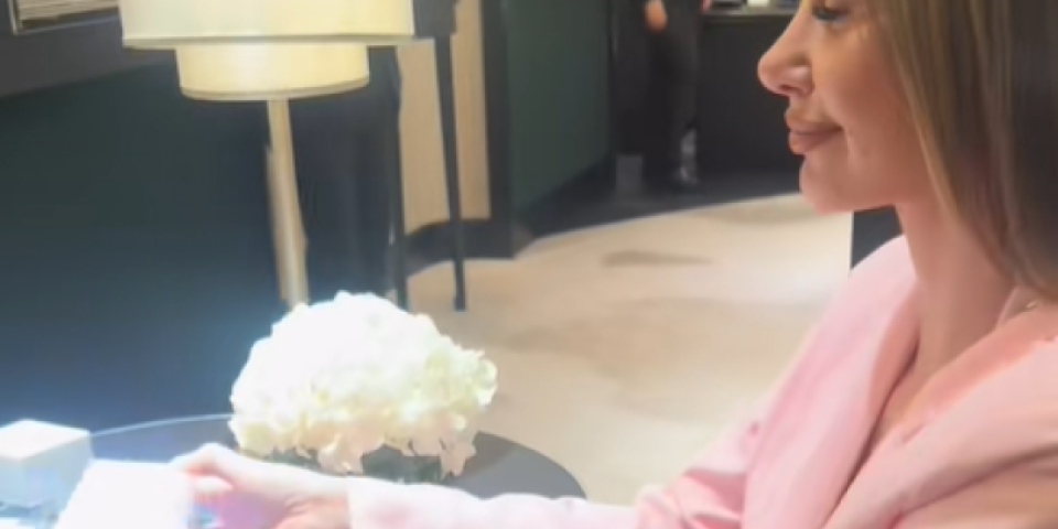 Snimanje pornića se isplatilo: Starleta pukla 10.000 evra na nakit (VIDEO)