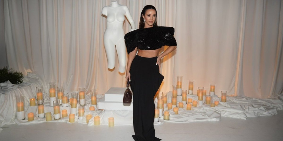 Četiri puta završila u Hitnoj zbog prežderavanja - Pevačica šokirala priznanjem