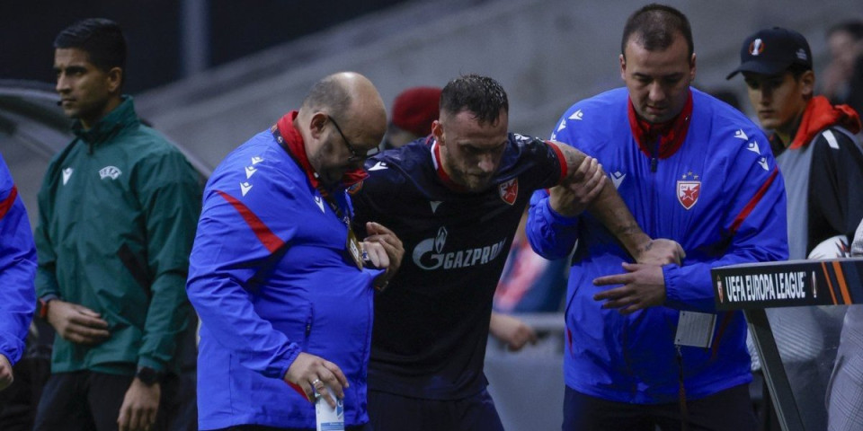 Zvezdaši u strahu: Arnautović snimljen sa štakama, nije dobro... (VIDEO)