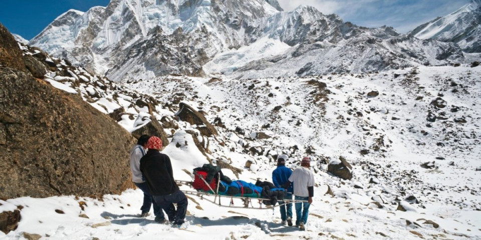 Devojčica (10) iz Srbije propala kroz glečer na skijanju: Pala u ambis od šest metara