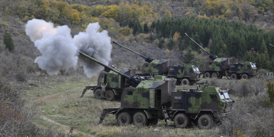 Grmljavina na Pasuljanskim livadama! Srpski artiljerci sa gostima, gruvaju nebu pod oblake