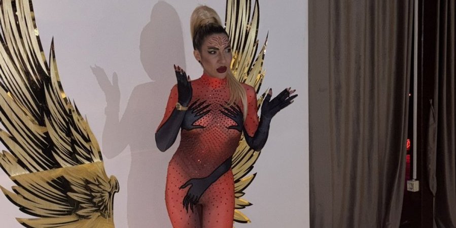 Jovana Jeremić se poliva svetom vodicom: Nema dalje, ovo je spektakl (VIDEO)