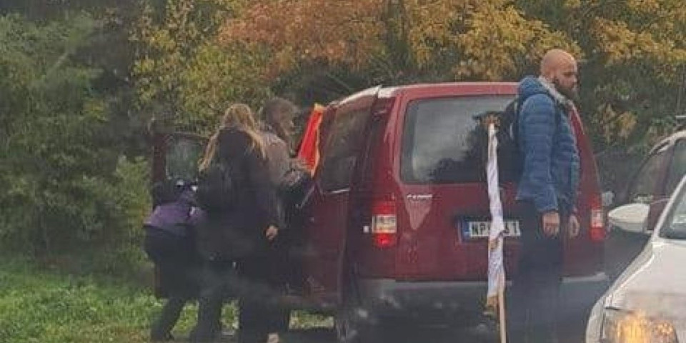 Davudov novopazarski cirkus na četiri točka: Blokaderi uhvaćeni tokom smene "šetača" (FOTO)