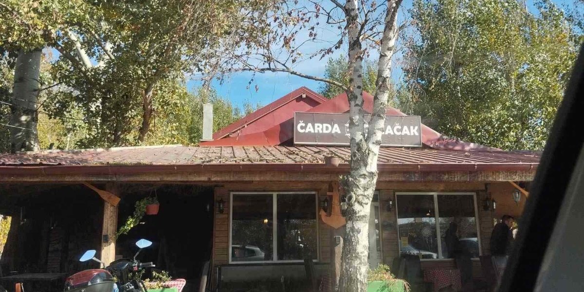 Kafana ispred koje se dogodio napad