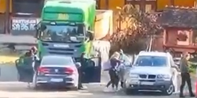 Blokaderi neprestano manipulišu, ali bezuspešno - ponovo su uhvaćeni kako ulaze u automobile, iako tvrde da peške idu prema Novom Sadu.