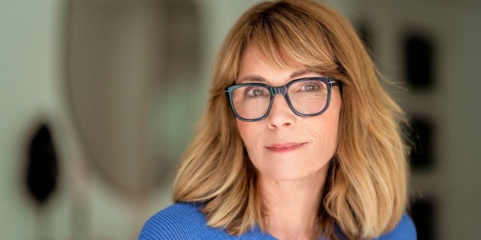 Jednostavan trik vraća gustinu i sjaj kosi posle 50: Stručnjaci otkrivaju šta svaka žena treba da zna