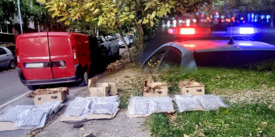 Policija u Beogadu uhapsila je D. J. (53), zbog postojanja osnova sumnje da je izvršio krivično delo neovlašćena proizvodnja i stavljanje u promet opojnih droga.