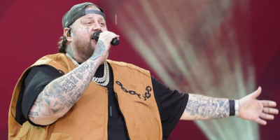 Američka kantri zvezda Dželi Rol (40) doživeo je transformaciju o kojoj bruji ceo svet.