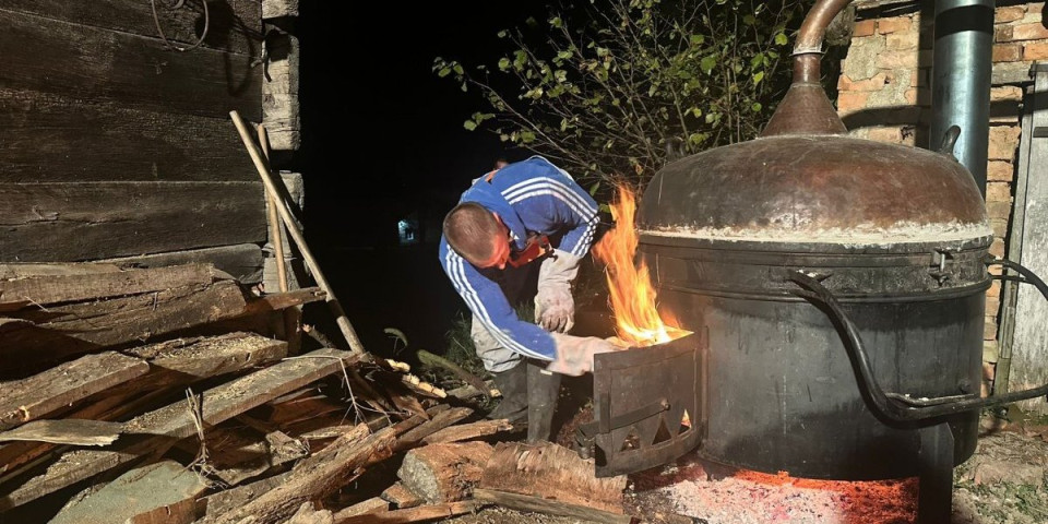 U ovom kazanu se peče najbolja rakija: Nenad otkriva tajnu