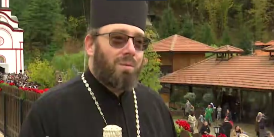 Vernici masovno ovde proslavljaju Vaskrs: Svečano u srpskom Ostrogu