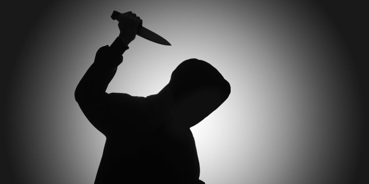 Poremećeni ludak ide ulicom i seče muškarce: Jedan detalj svima skrenuo pažnju - Hitno se oglasila policija