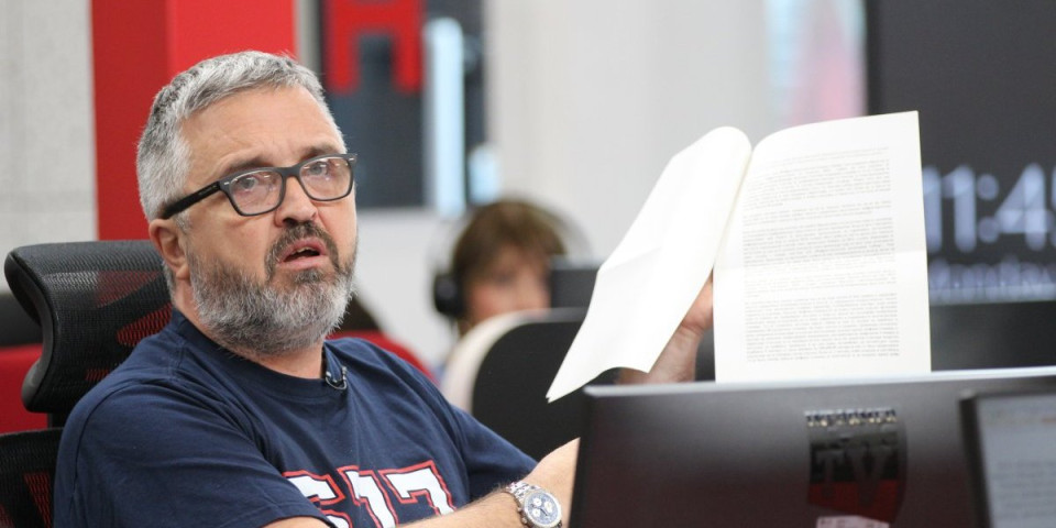 Procurio spisak sa blokaderske liste: Dragan J. Vučićević pročitao sva imena