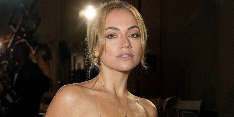 Gole grudi na izvolte: Seksi plavuša bez blama pokazala sve (FOTO)