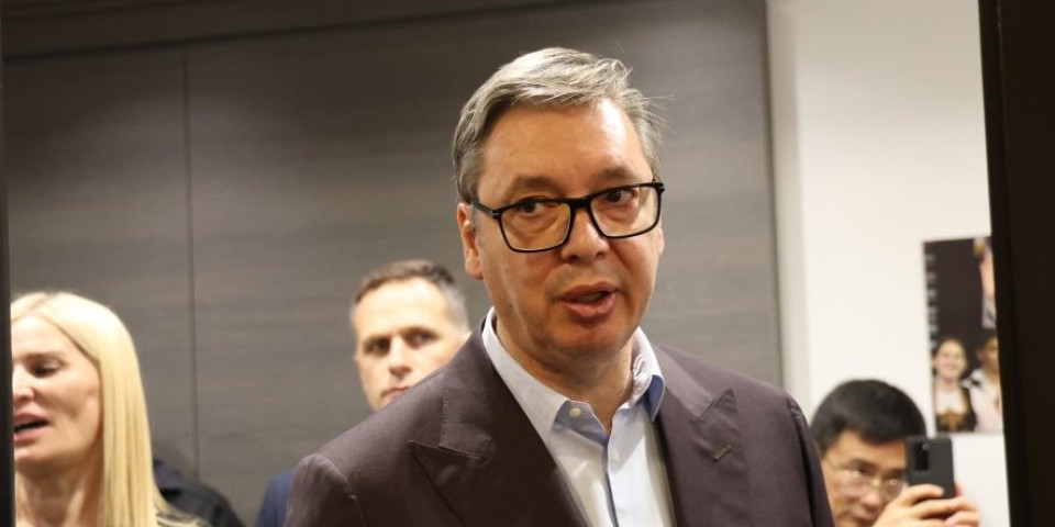 Ovo je već patologija: Bolesna kampanja crnogorskih ustaša protiv Vučića (FOTO)