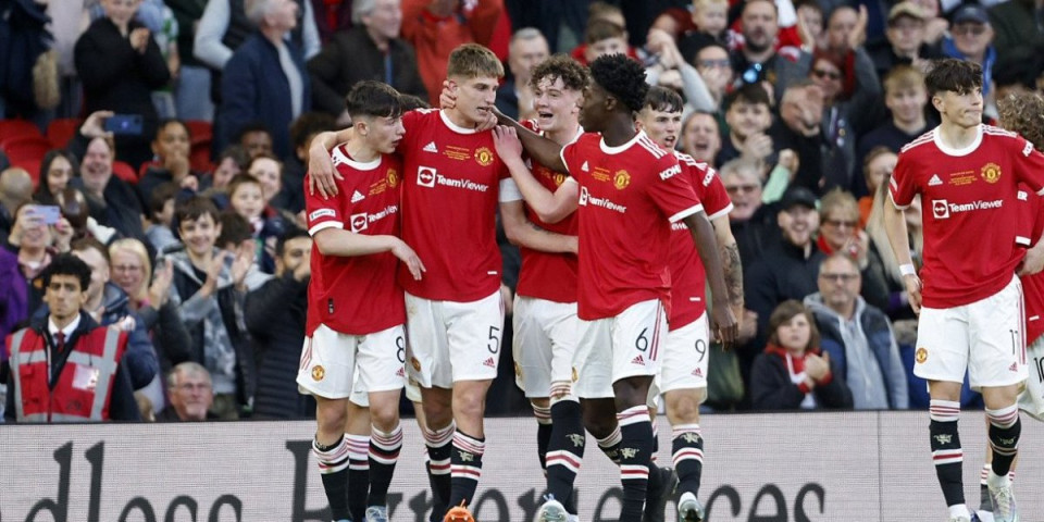 Otac igrača Mančester junajteda izvršio samoubistvo: Fudbaler poslao emotivnu poruku (FOTO)