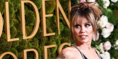 Na jednom modnom događaju u Los Anđelesu, zvezda večeri Majli Sajrus privukla je sve poglede smelim, ali izuzetno sofisticiranim izdanjem.