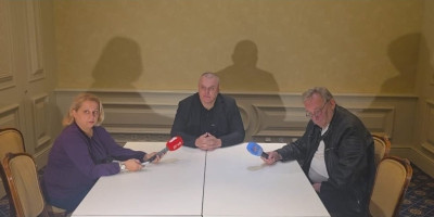 Potpredsednik Jedinstvene Srbije Dalibor Marković, koji se nalazi na čelu 250-člane delegacije iz Srbije u Beču, odgovarao je na pitanja srpskih novinara o aktuelnoj situaciji u Srbiji.