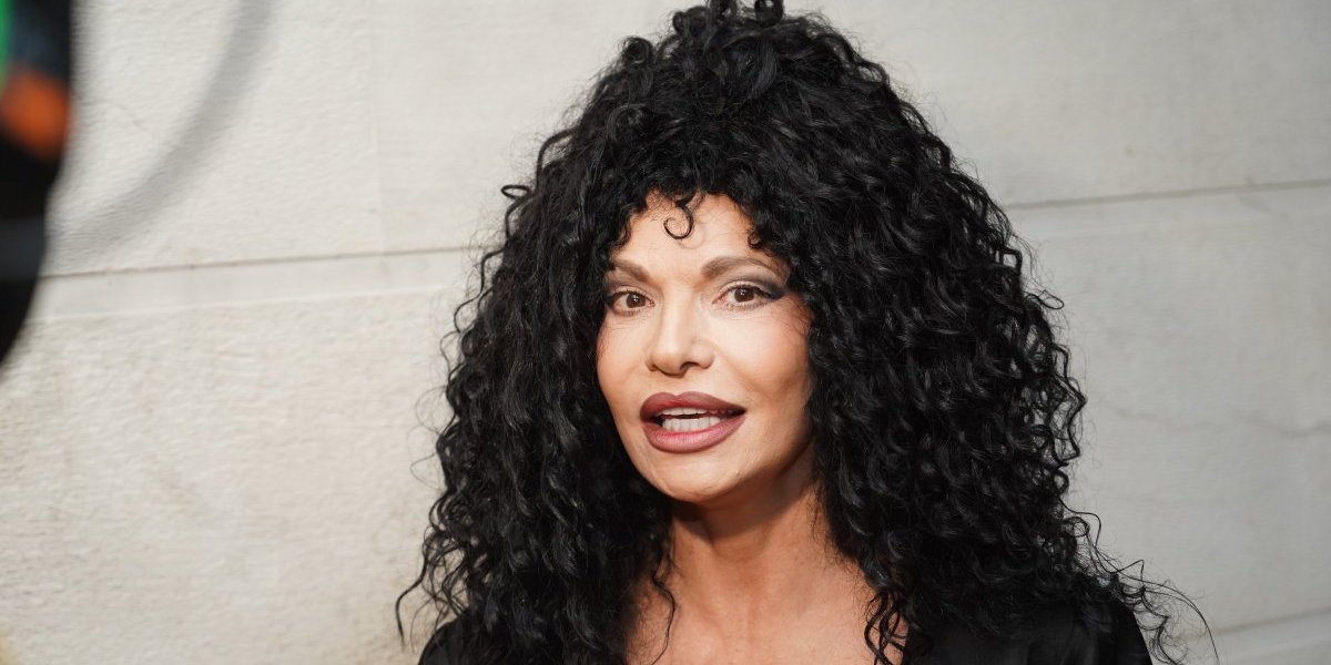 Žito, kandilo i latice ruža po stolu: Ovako Lidija Vukićević slavi Svetu Petku (VIDEO)