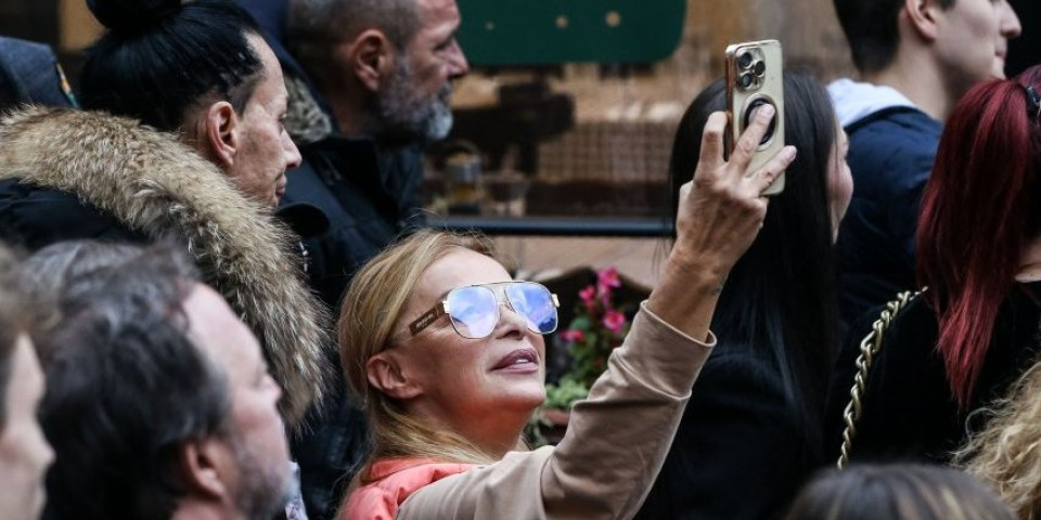 Pevačica redovno posećivala seksi šopove - Bez ovoga nije izlazila iz radnje